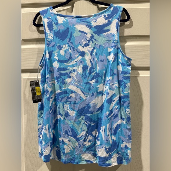 Blue and White Abstract Sleeveless tank top and shorts - Picture 5 of 8